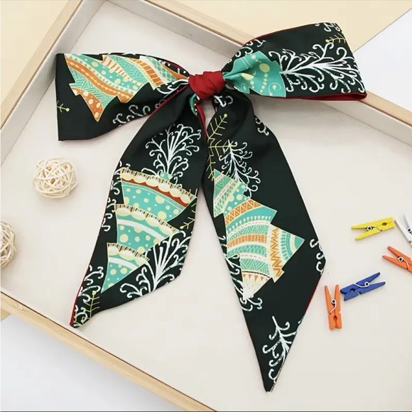 5 Piece Satin Style Christmas Selection‎ Twillies main image 12
